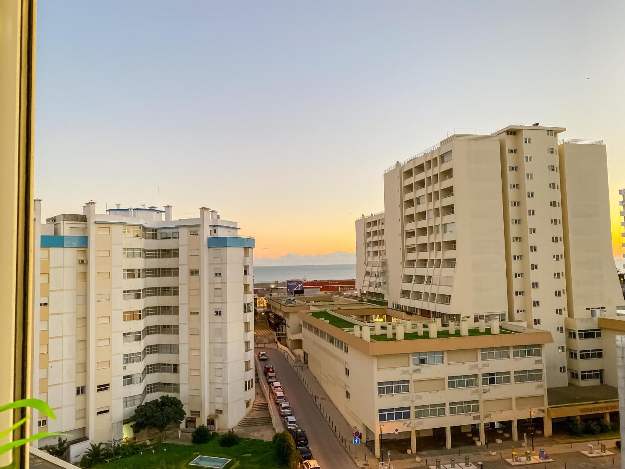 Luxury 2 Min Beach With Balcony, Ocean View, Wifi, Ac, Smarttv Portimão Exterior foto